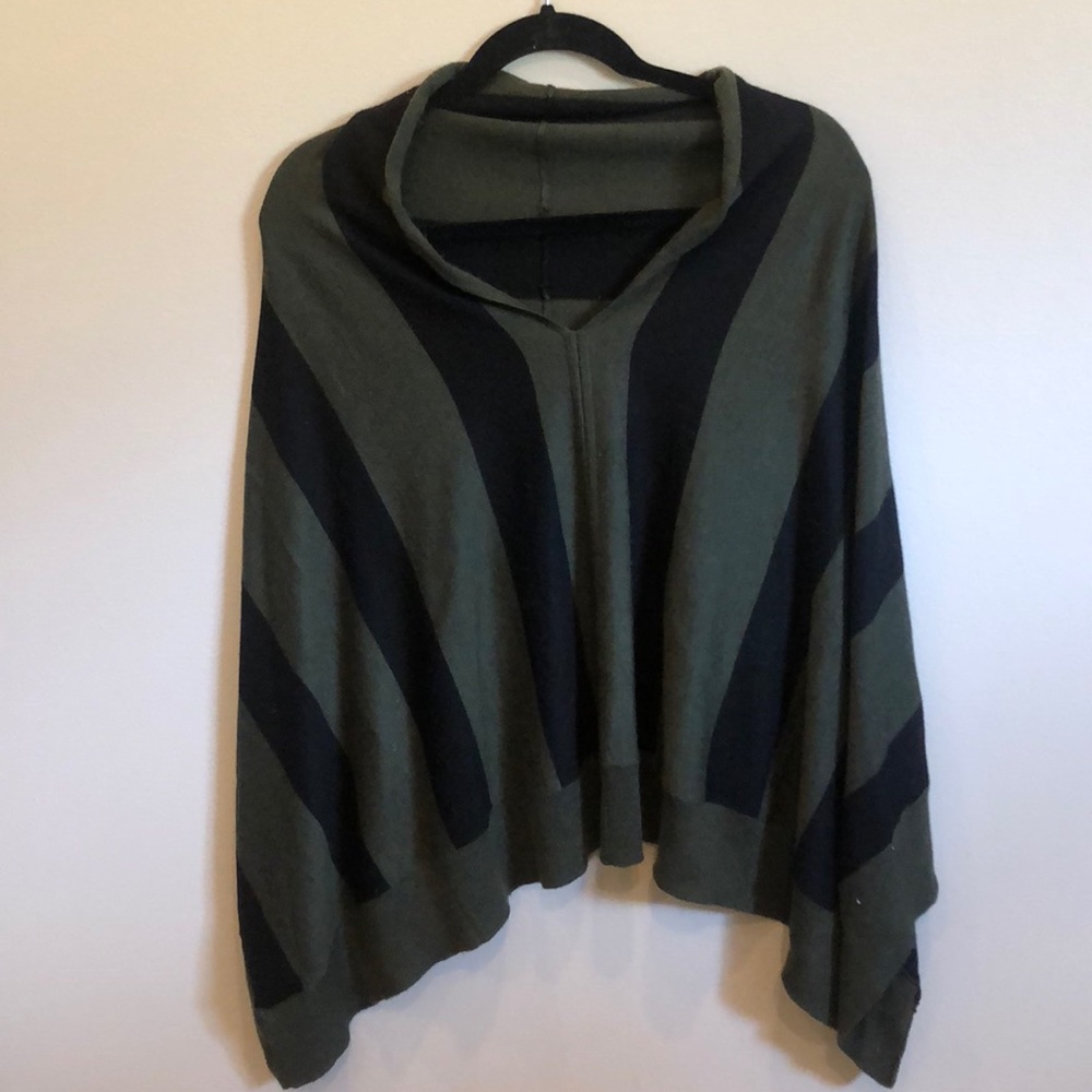 Poncho black and dark green.